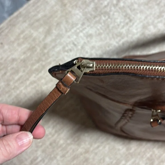 Leather Tommy Bahama purse handbag brown tobacco color flat bottom - Picture 7 of 12